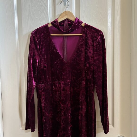 Bardot Dress Women's SZ10L Crushed Velvet Burgundy Choker Deep V Whimsygoth - Picture 3 of 7